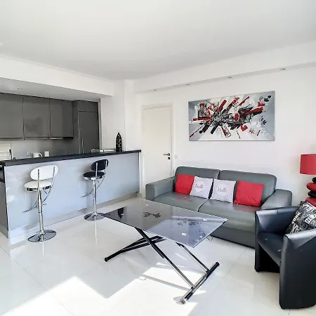 Luxueux Idealement Situes En Plein Centre De *