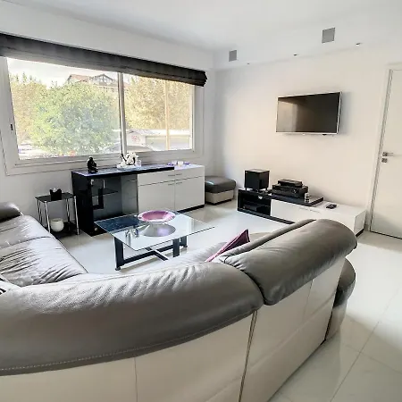 Luxueux Idealement Situes En Plein Centre De * カンヌ