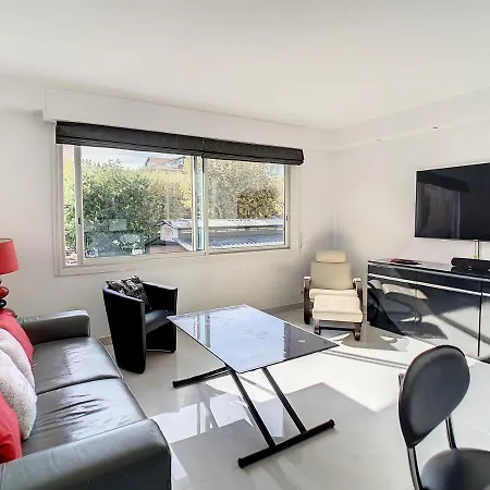 Apartament Luxueux Idealement Situes En Plein Centre De